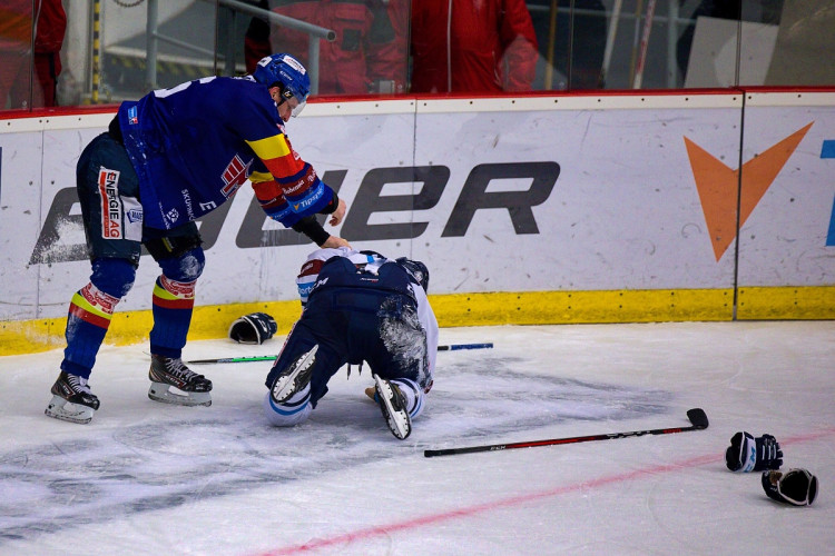 FOTOGALERIE: Výsledková krize pokračuje. Motor doma nestačil ani na Liberec, Bílí Tygři vyhráli 5:2