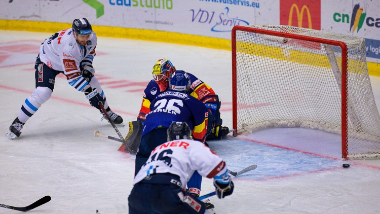 FOTOGALERIE: Výsledková krize pokračuje. Motor doma nestačil ani na Liberec, Bílí Tygři vyhráli 5:2