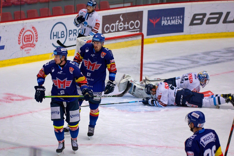 FOTOGALERIE: Výsledková krize pokračuje. Motor doma nestačil ani na Liberec, Bílí Tygři vyhráli 5:2