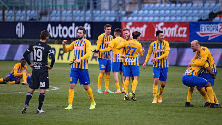 FOTOGALERIE: Konec úspěšné série. Dynamo doma nečekaně padlo s poslední Opavou, inkasovalo v závěru