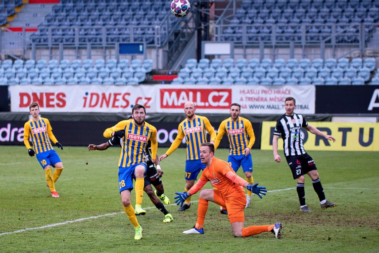 FOTOGALERIE: Konec úspěšné série. Dynamo doma nečekaně padlo s poslední Opavou, inkasovalo v závěru