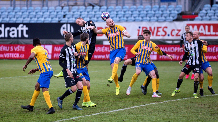 FOTOGALERIE: Konec úspěšné série. Dynamo doma nečekaně padlo s poslední Opavou, inkasovalo v závěru