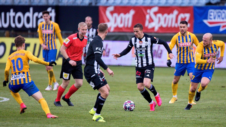 FOTOGALERIE: Konec úspěšné série. Dynamo doma nečekaně padlo s poslední Opavou, inkasovalo v závěru