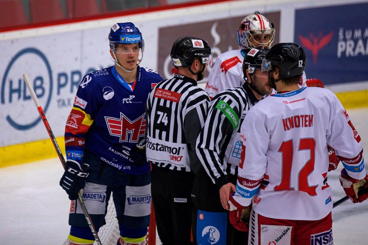 FOTOGALERIE: Čtvrtá porážka s Olomoucí. Motor prodloužil mizernou sérii na domácím ledě, padl 1:2