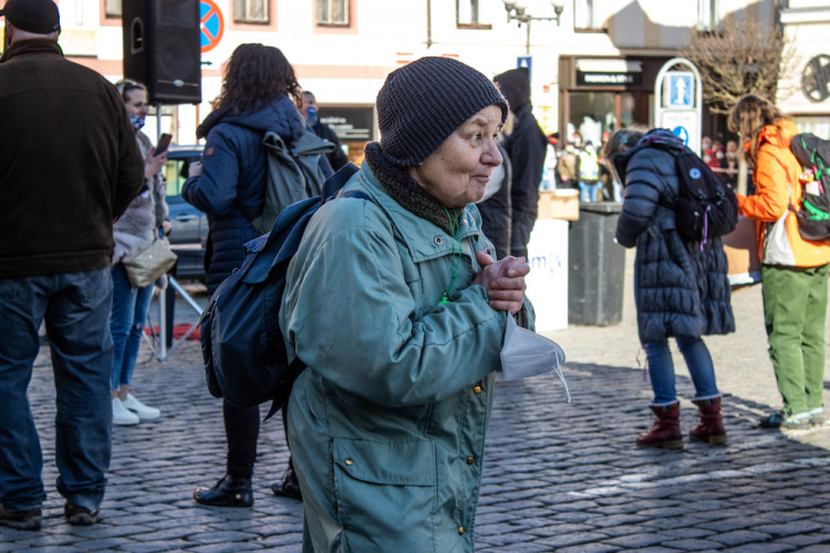 V Písku proti vládě protestovalo pět desítek lidí. Přijel i poslanec Volný