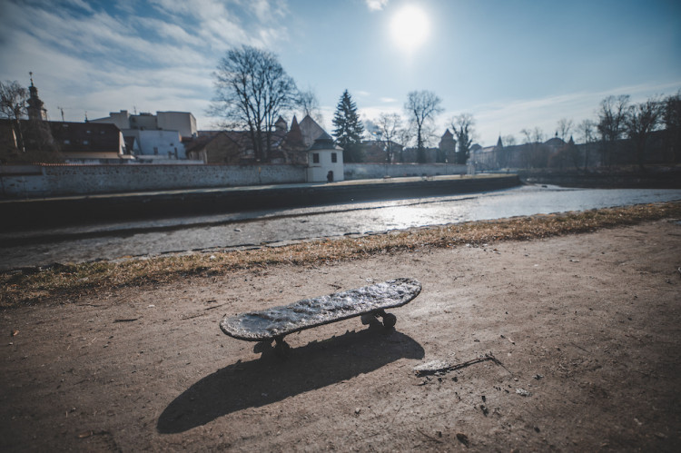 Kvůli opravě Jiráskova jezu muselo Povodí Vltavy snížit hladinu řek ve městě