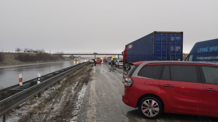 FOTOGALERIE: Hromadná nehoda na dálnici D1 u Hranic