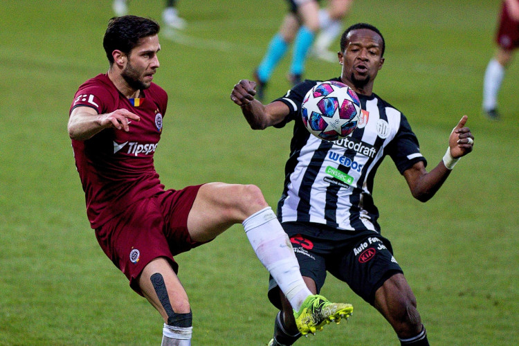 FOTOGALERIE: Tři tyče a boj do posledního hvizdu. Dynamo doma obralo Spartu, hrálo se bez branek