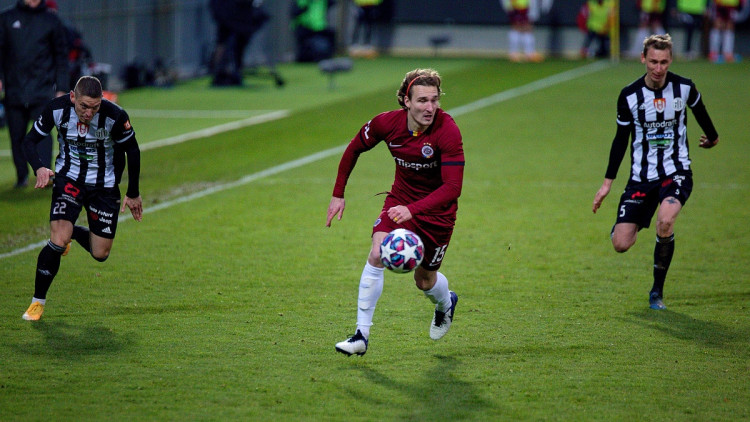 FOTOGALERIE: Tři tyče a boj do posledního hvizdu. Dynamo doma obralo Spartu, hrálo se bez branek