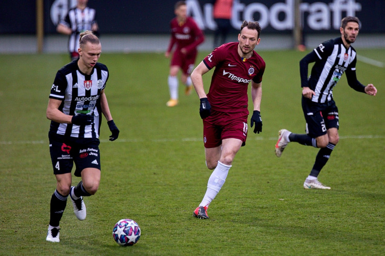 FOTOGALERIE: Tři tyče a boj do posledního hvizdu. Dynamo doma obralo Spartu, hrálo se bez branek