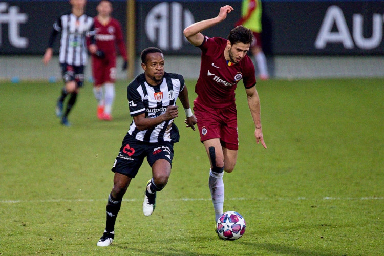 FOTOGALERIE: Tři tyče a boj do posledního hvizdu. Dynamo doma obralo Spartu, hrálo se bez branek