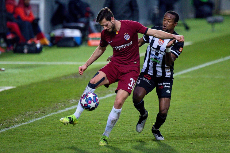 FOTOGALERIE: Tři tyče a boj do posledního hvizdu. Dynamo doma obralo Spartu, hrálo se bez branek