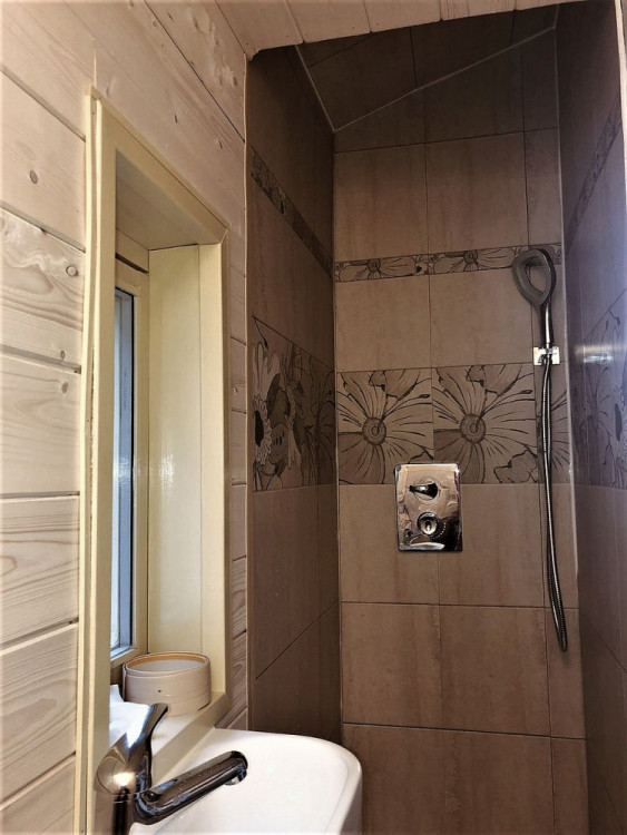 Za šest měsíců proměnil Ondřej Vácha maringotku v rodinný klenot, teď se mu hrnou další zakázky