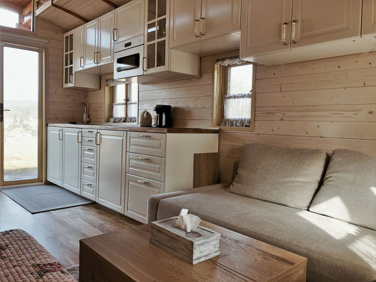 Za šest měsíců proměnil Ondřej Vácha maringotku v rodinný klenot, teď se mu hrnou další zakázky