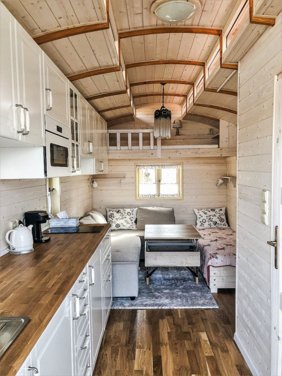 Za šest měsíců proměnil Ondřej Vácha maringotku v rodinný klenot, teď se mu hrnou další zakázky