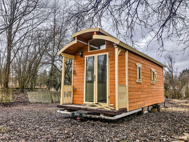 Za šest měsíců proměnil Ondřej Vácha maringotku v rodinný klenot, teď se mu hrnou další zakázky