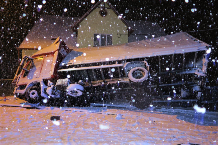 FOTOGALERIE: Nehody na sněhu