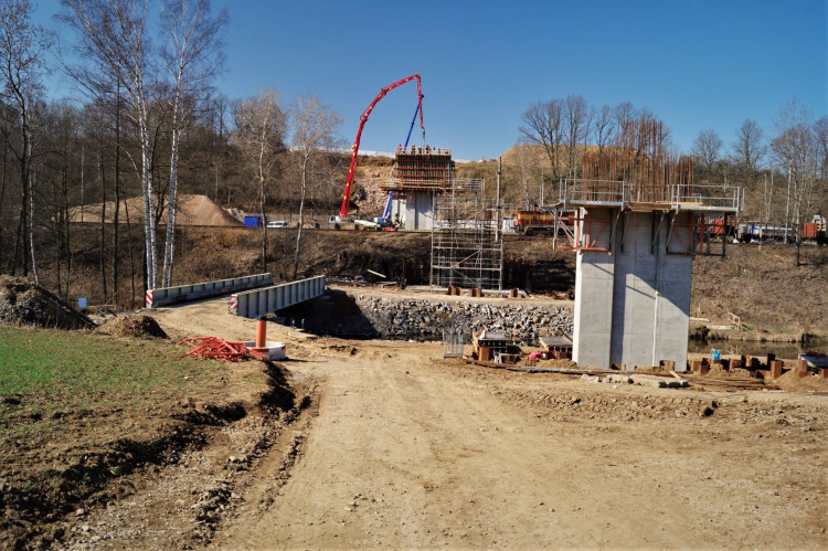 Most přes Šlapanku s vybudovaným mostním provizoriem