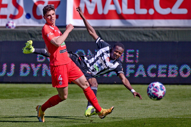 FOTOGALERIE: Další zkrat. Dynamo se utápí ve výsledkové krizi, doma nestačilo ani na Brno