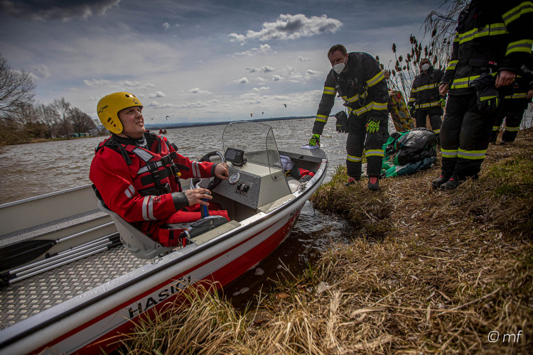 Záchrana kitesurfařů na Rozkoši