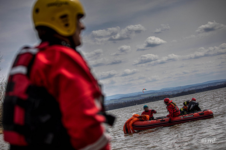 Záchrana kitesurfařů na Rozkoši
