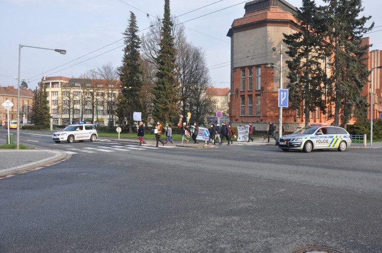 GALERIE: Pochod za nezávislost České televize v Hradci Králové