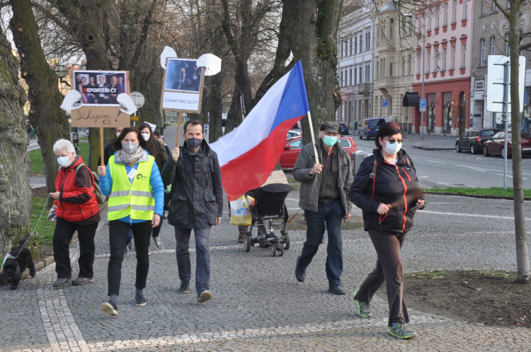 GALERIE: Pochod za nezávislost České televize v Hradci Králové