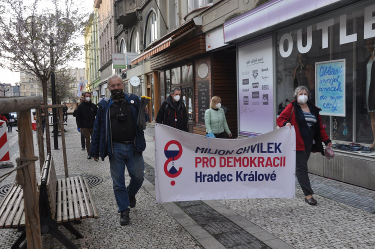 GALERIE: Pochod za nezávislost České televize v Hradci Králové