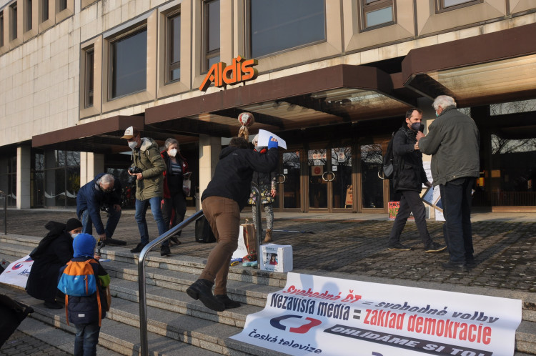GALERIE: Pochod za nezávislost České televize v Hradci Králové