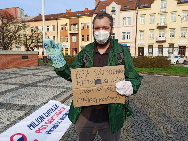 GALERIE: Pochod za nezávislost České televize v Hradci Králové