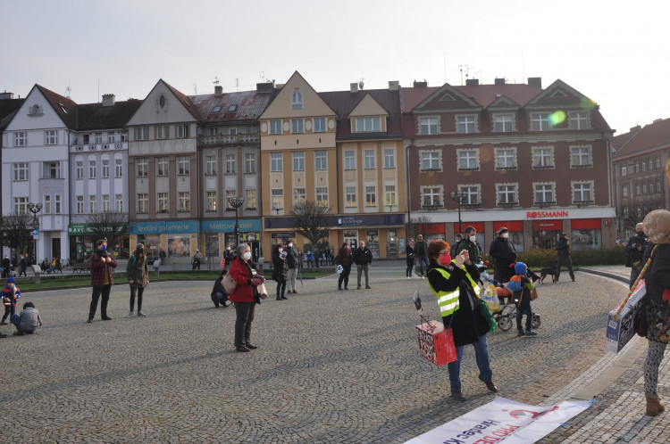 GALERIE: Pochod za nezávislost České televize v Hradci Králové