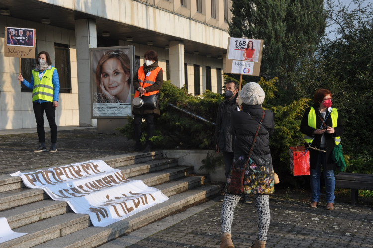 GALERIE: Pochod za nezávislost České televize v Hradci Králové