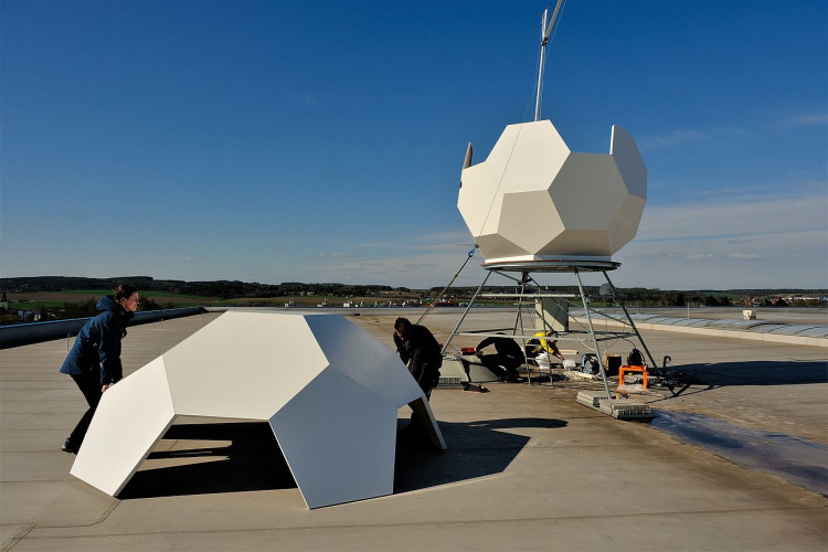 FOTOGALERIE: Meteopress vyměňuje radar v Nýřanech