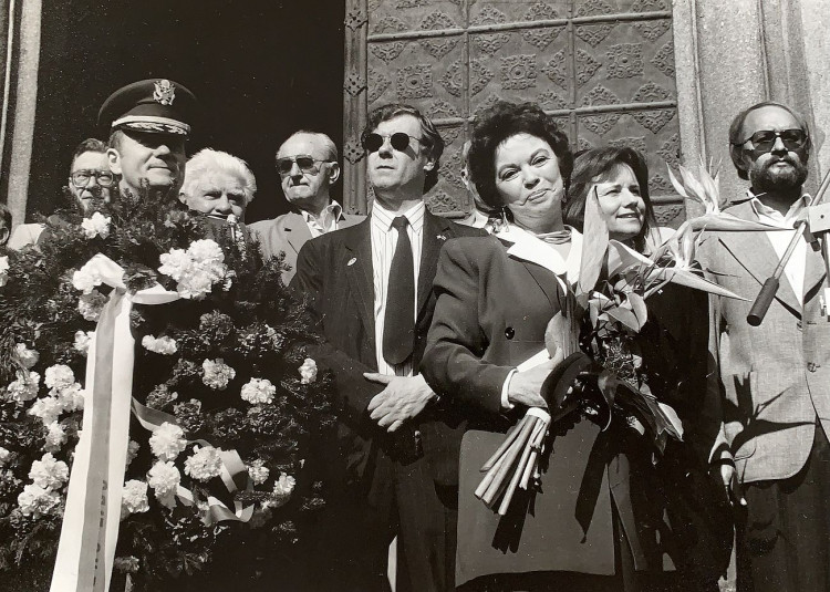 FOTOGALERIE: Americká velvyslankyně Shirley Temple Black při návštěvě Klatov v květnu 1990