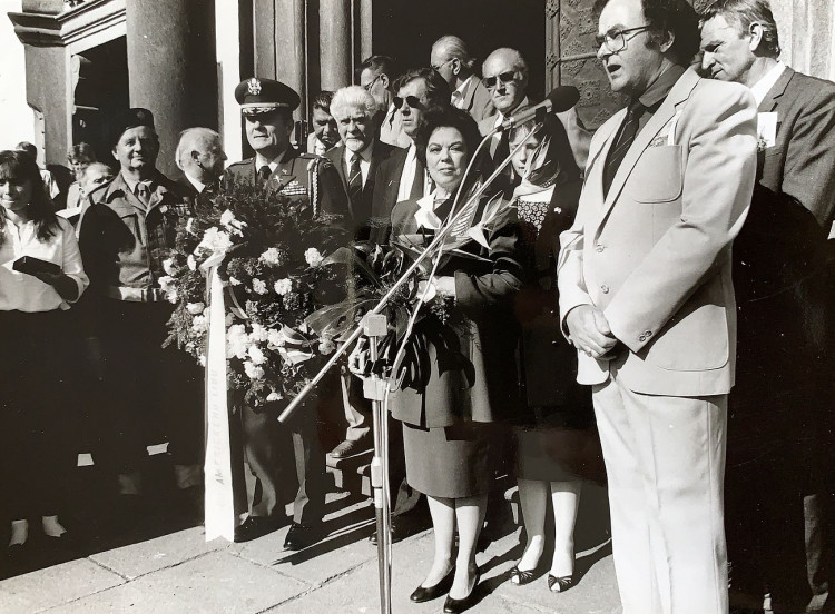 FOTOGALERIE: Americká velvyslankyně Shirley Temple Black při návštěvě Klatov v květnu 1990
