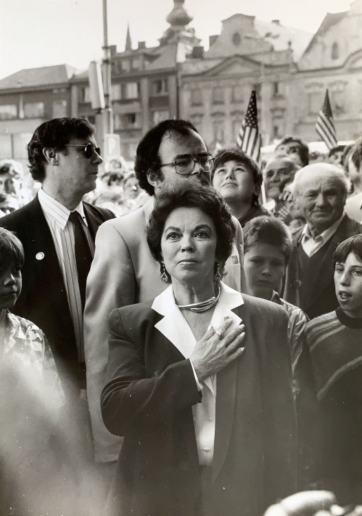 FOTOGALERIE: Americká velvyslankyně Shirley Temple Black při návštěvě Klatov v květnu 1990