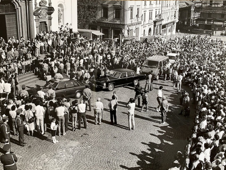 FOTOGALERIE: Americká velvyslankyně Shirley Temple Black při návštěvě Klatov v květnu 1990