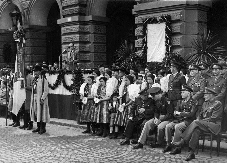 Odhalení pamětní desky Domažlice r. 1947