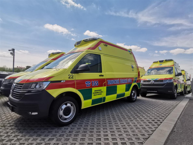 Krajští záchranáři mají osm nových sanitek