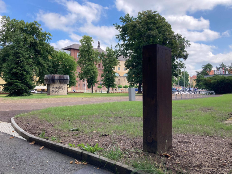 Nově zrekonstruovaný prostor před zimním stadionem v Hradci Králové