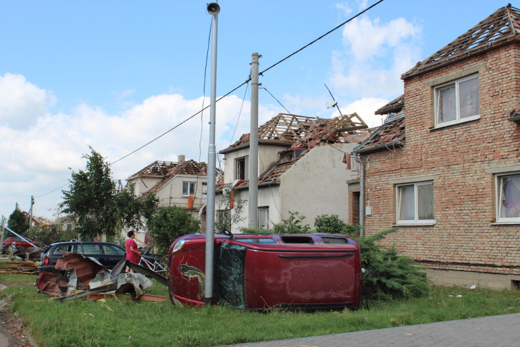 Následky řádění tornáda na Břeclavsku a Hodonínsku