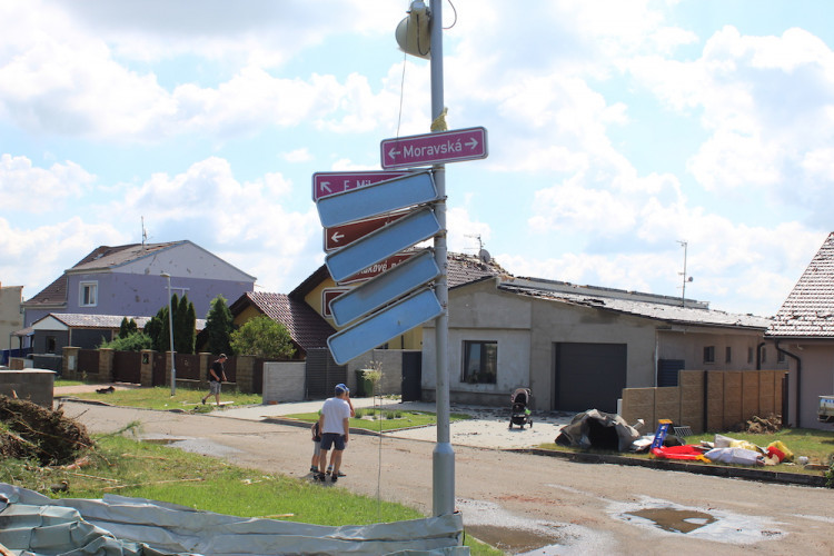 Následky řádění tornáda na Břeclavsku a Hodonínsku