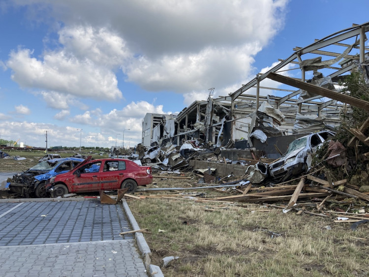 Následky řádění tornáda na Břeclavsku a Hodonínsku