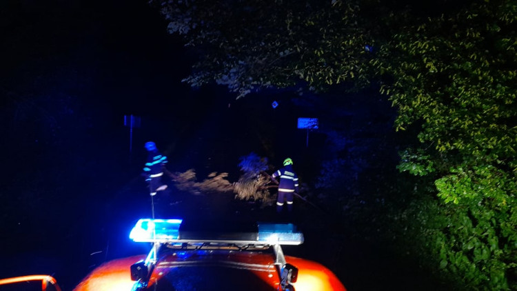 Noční bouřka na Vysočině a odklízení následků, 30.6.2021