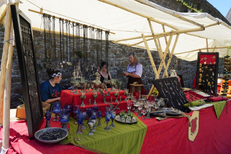 FOTOGALERIE: Helfštýnská pouť přilákala tisíce lidí. Děti si odnesly suvenýry i zážitky