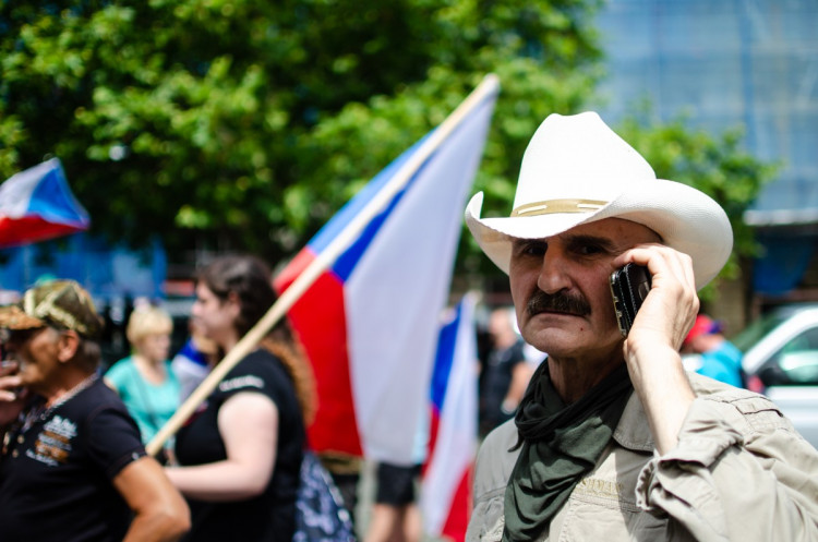 Demonstrace stovek odpůrců protikoronavirových opatření omezila provoz v Praze