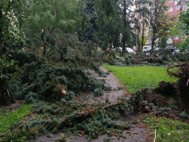 Přes Budějce se prohnala silná bouře