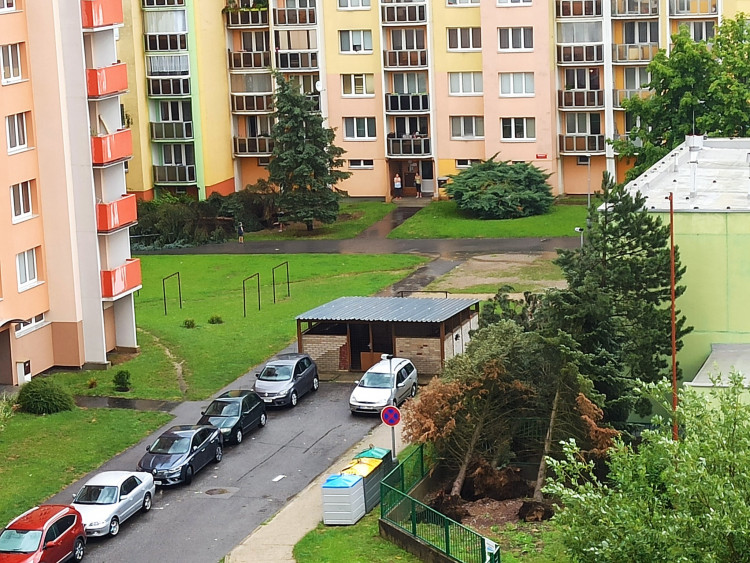 Přes Budějce se prohnala silná bouře