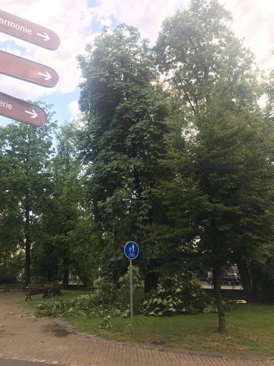 Přes Budějce se prohnala silná bouře