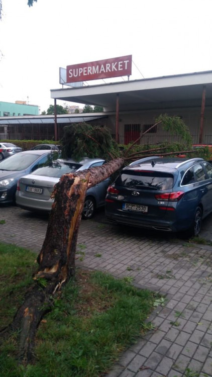 Přes Budějce se prohnala silná bouře